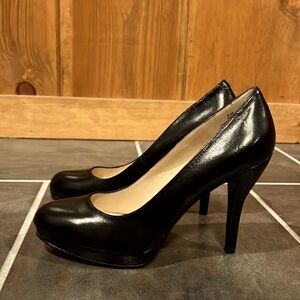Nine West Heels Black Leather like new size 8